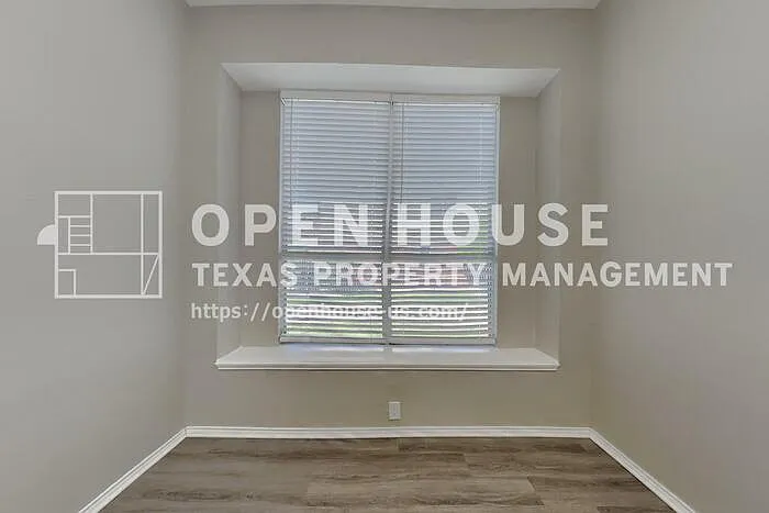 2904 Saint Martin Dr — Photo 9