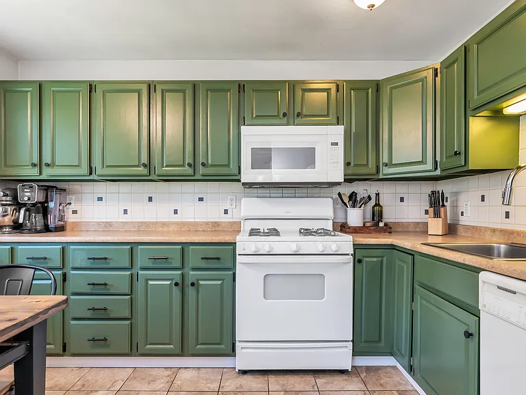 23 Edgelawn Ave #6 — Photo 4