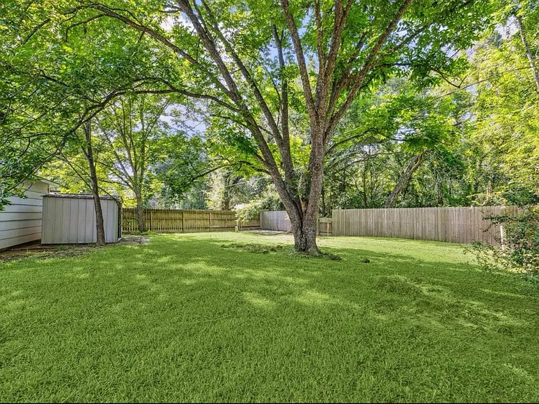 1319 Forsythe Ln — Photo 10