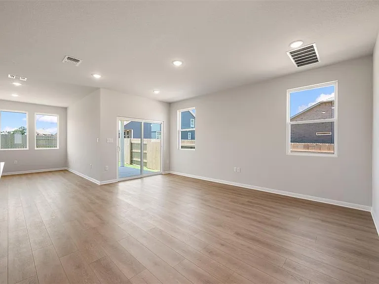 113 Coleto Trl — Photo 8
