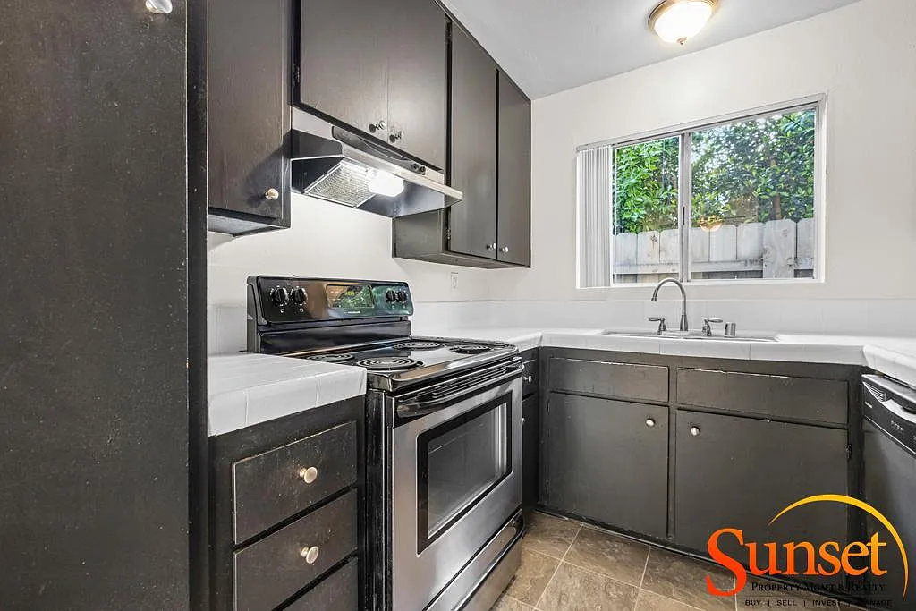 2 bed, 700 sqft, $3,150 — Photo 4