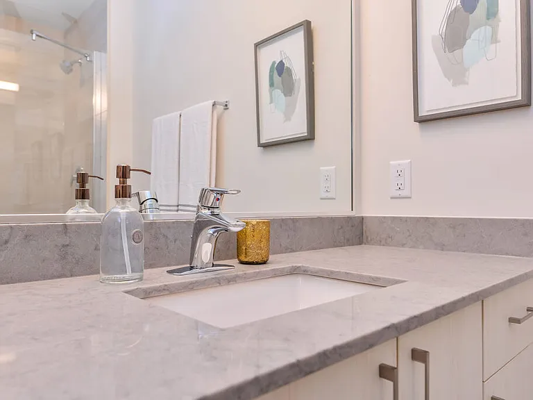 4398 W Saanich Rd #206 — Photo 37