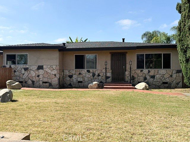 1st image of 4792 La Palma Ave