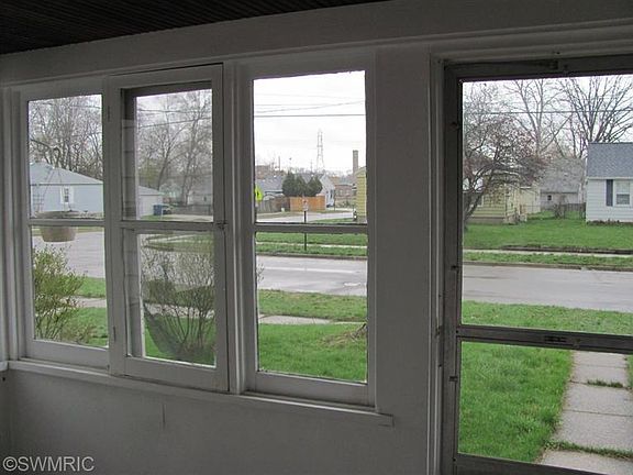 3rd image of 3421 Birchwood Ave SW