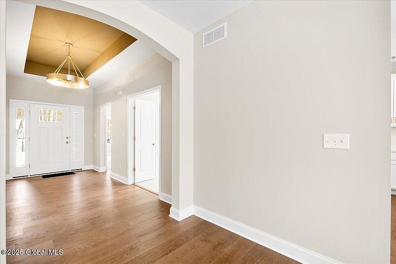4th image of 28 Wellington Court