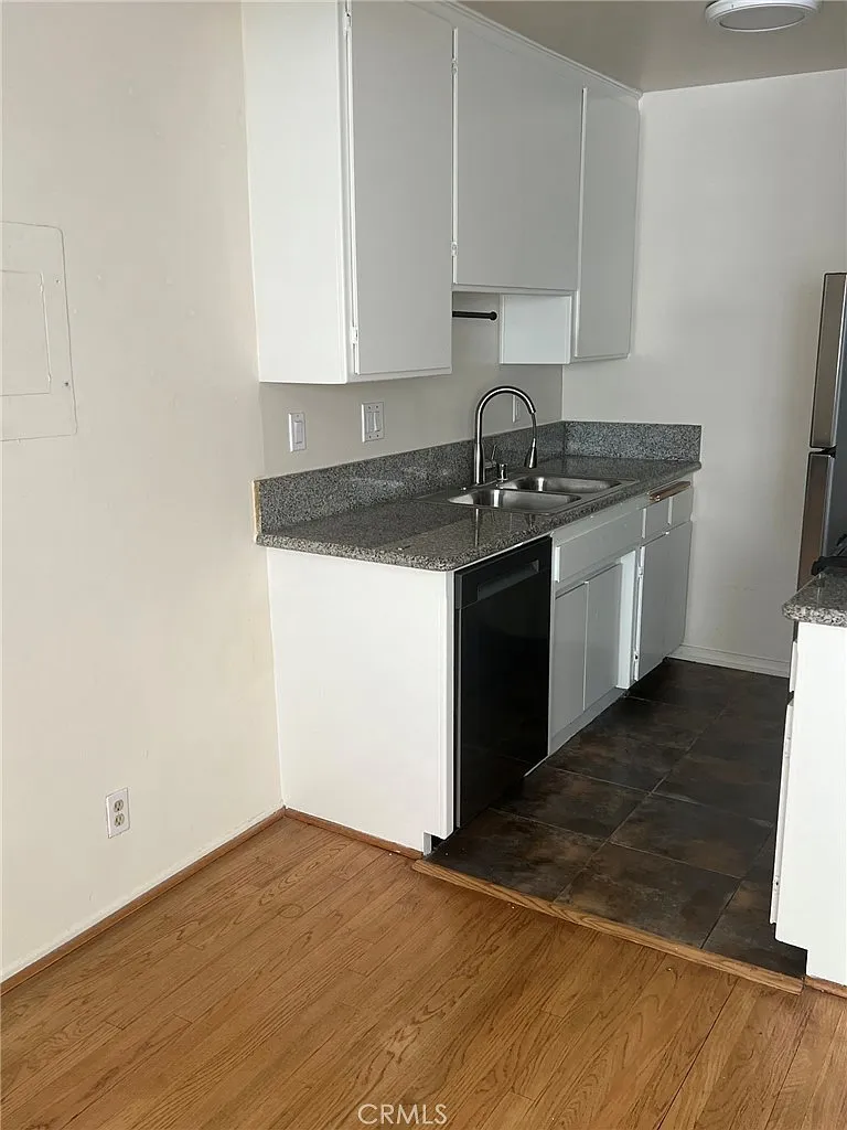 1 bed, 705 sqft, $2,050 — Photo 2