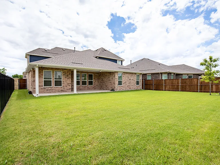 715 Parkside Dr — Photo 33
