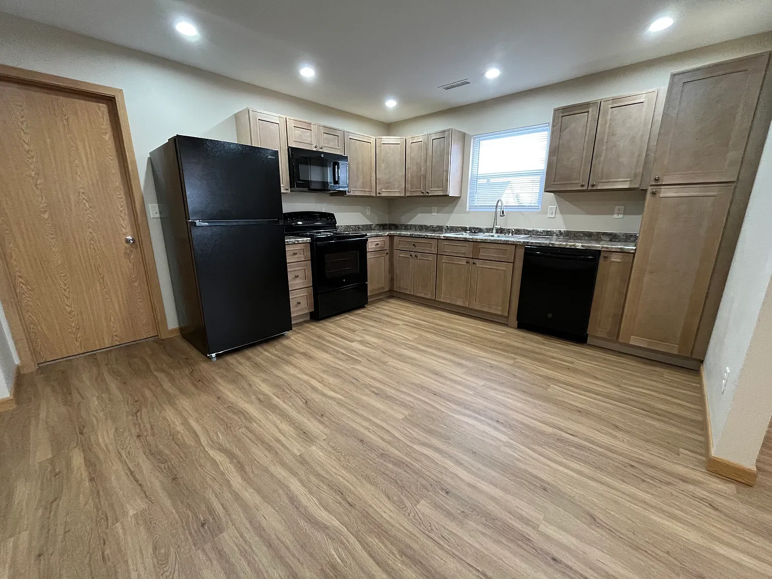 1 bed, 850 sqft, $920 — Photo 2