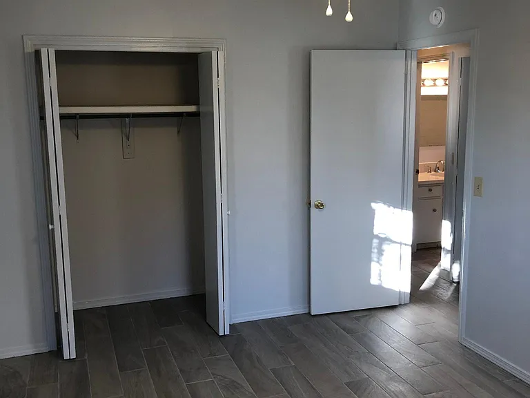 715 S 20th St — Photo 14