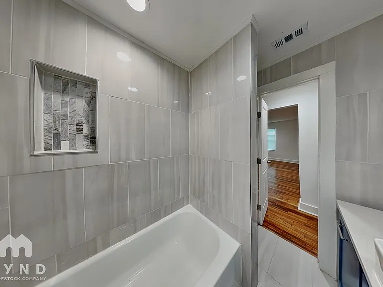 2718 Lawrence St — Photo 13