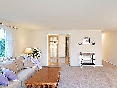 Living Rm toward Office