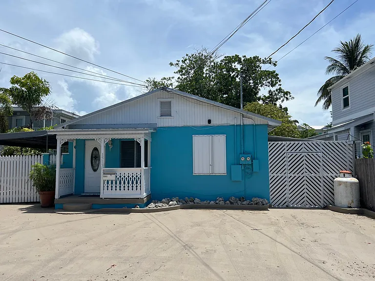 1513 Josephine St — Photo 3