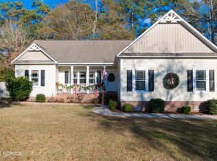 211 Anchor Ln, Sneads Ferry, NC 28460