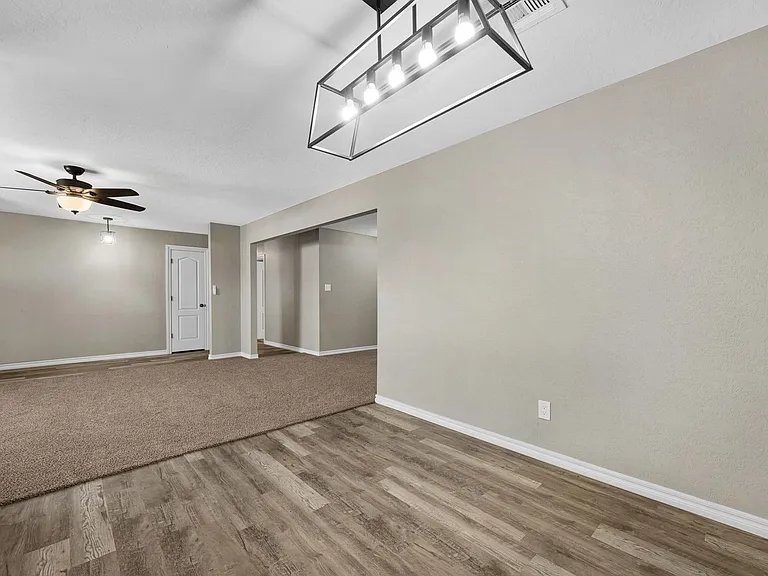 6943 NW Eisenhower Dr — Photo 10