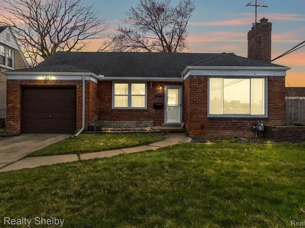 20830 Beaufait St, Harper Woods, MI 48225