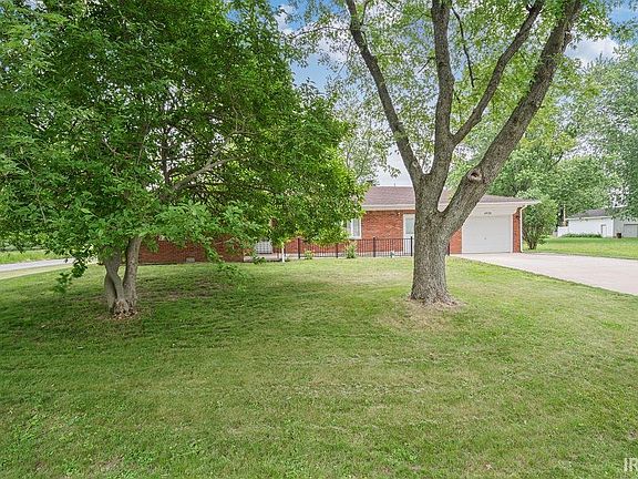 3rd image of 4928 E Barnett Ave