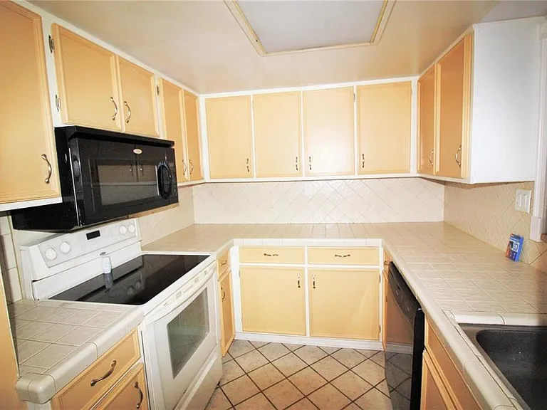 200 Maitland Ave #1 — Photo 4