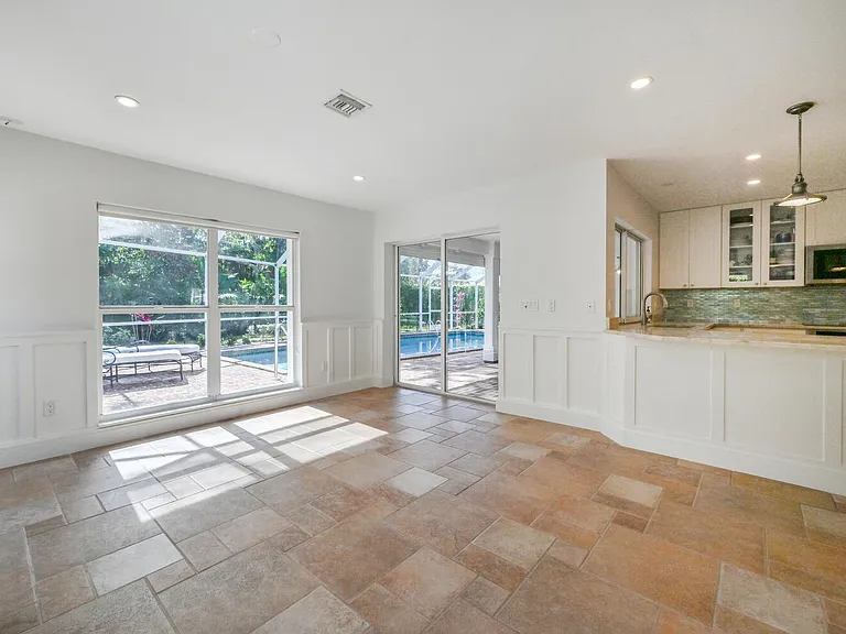 508 Devils Ln — Photo 15