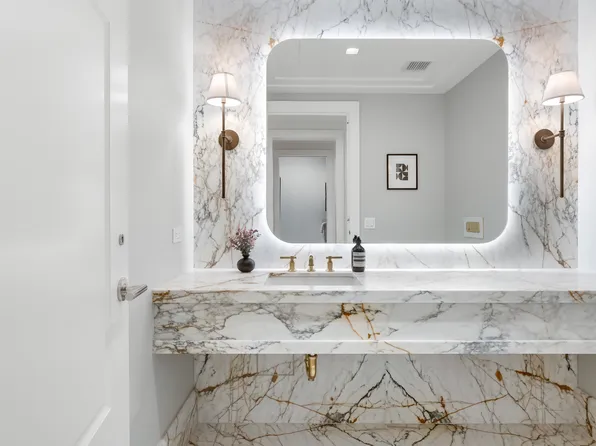 16 Fifth Avenue image 17 of 20