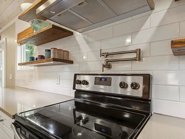 307 Dolphin Dr — Photo 7
