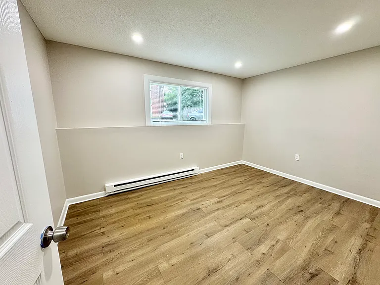 328 Greenwood St #B14 — Photo 6
