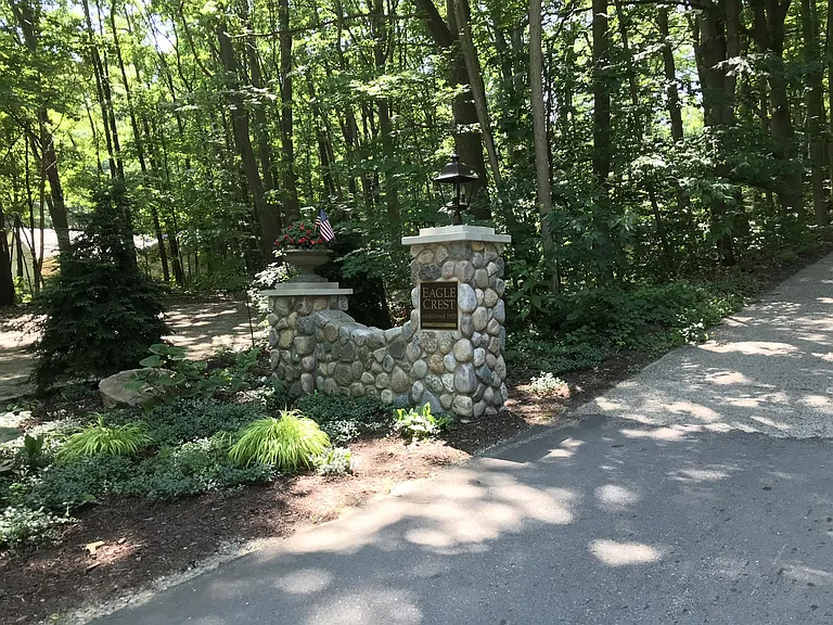 411 Crest Dr — Photo 17