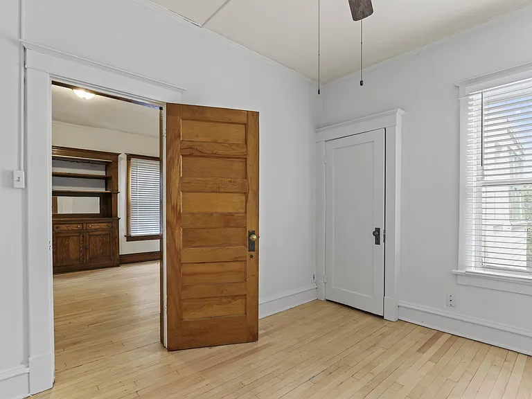 1110 Saint Paul St — Photo 15