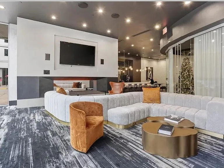 3324 Peachtree Rd NE #2515 — Photo 18