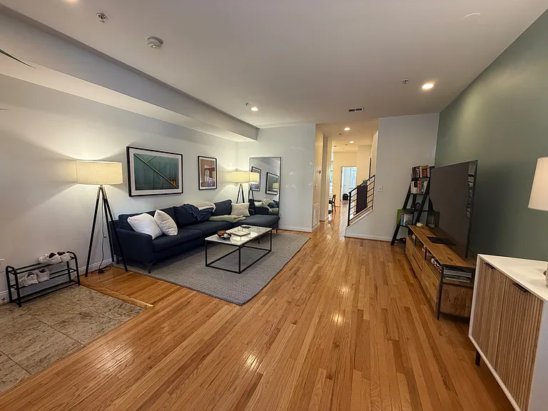 35 Todd Pl NE #1 — Photo 1
