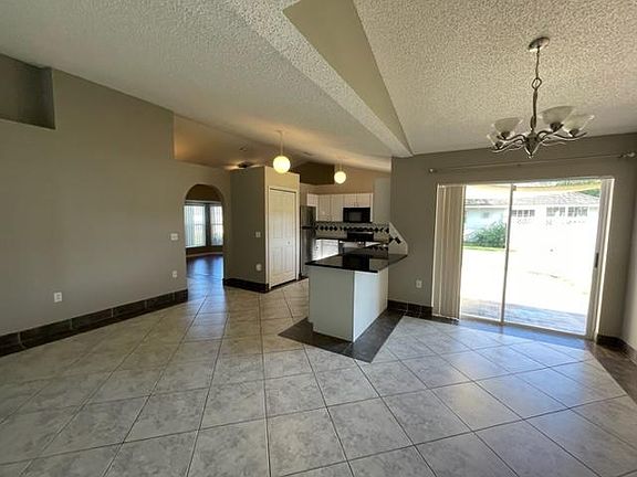 5th image of 16 Bridgehaven Dr