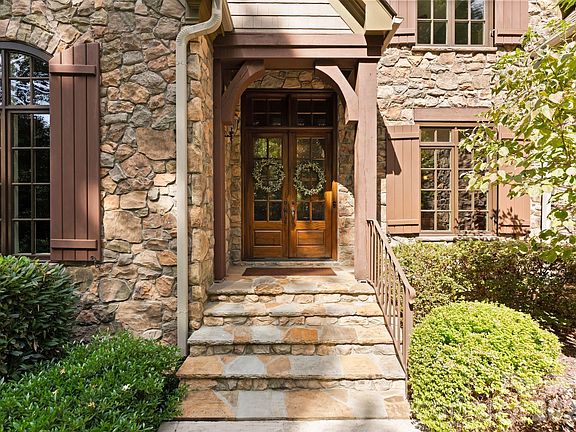 2nd image of 10150 Enclave Cir
