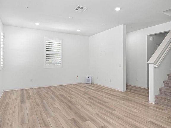 4th image of 40395 Birchfield Dr
