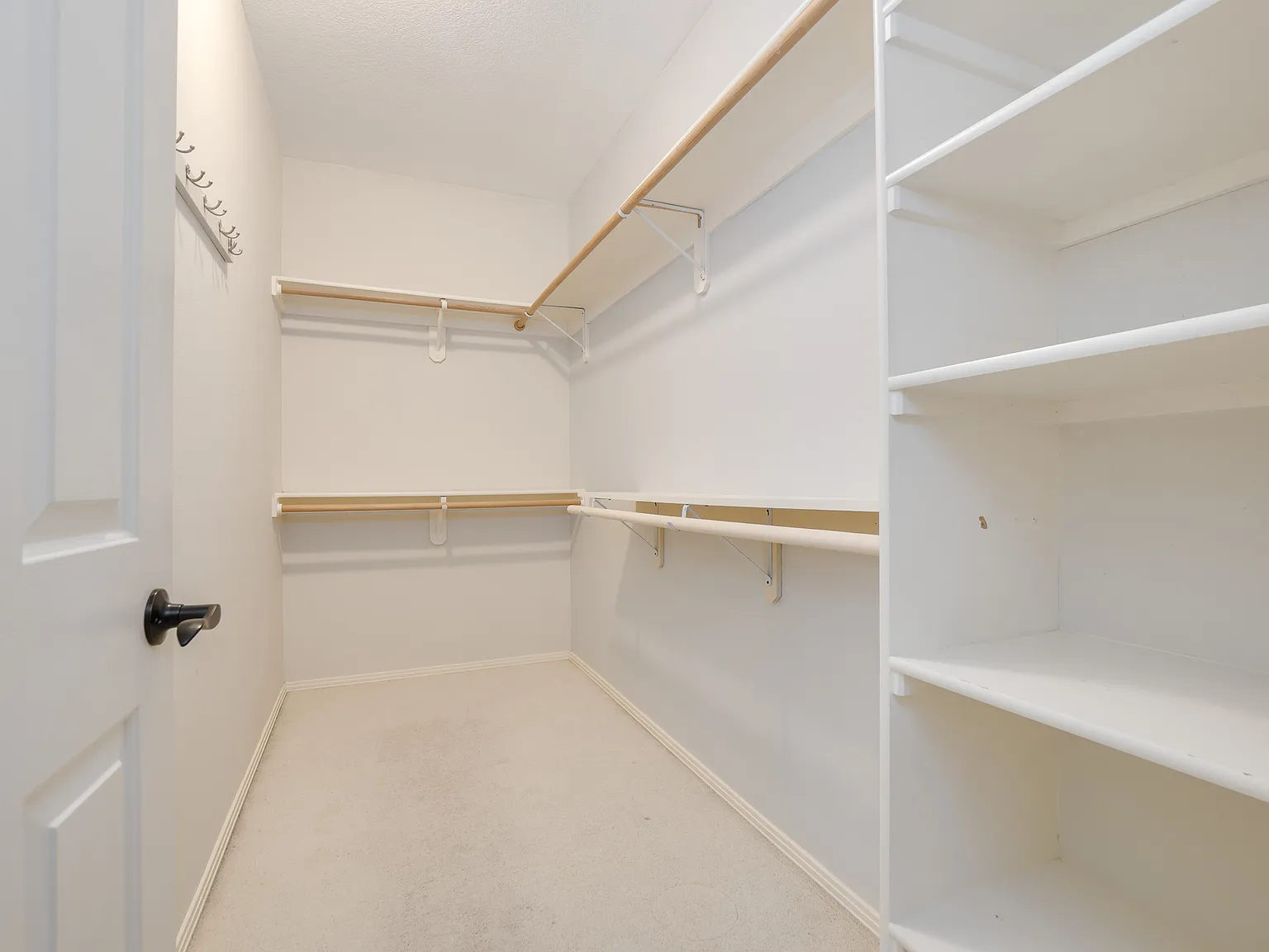 4 bed, 2717 sqft, $3,200 — Photo 4