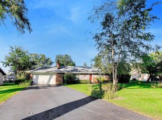 102 W Stratford Pl, Mount Prospect, IL 60056