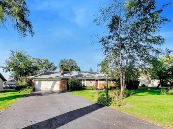 102 W Stratford Pl, Mount Prospect, IL 60056