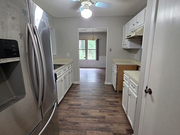 4th image of 1008 Creekside Way