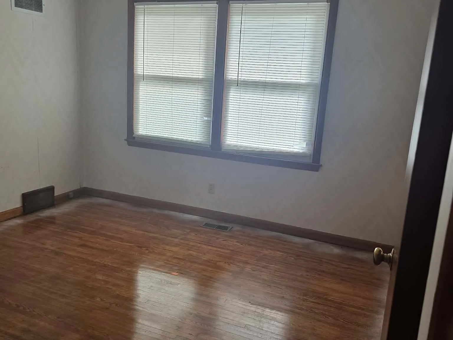 3 bed, 1.5 bath, 1688 sqft, $1,500 — Photo 2