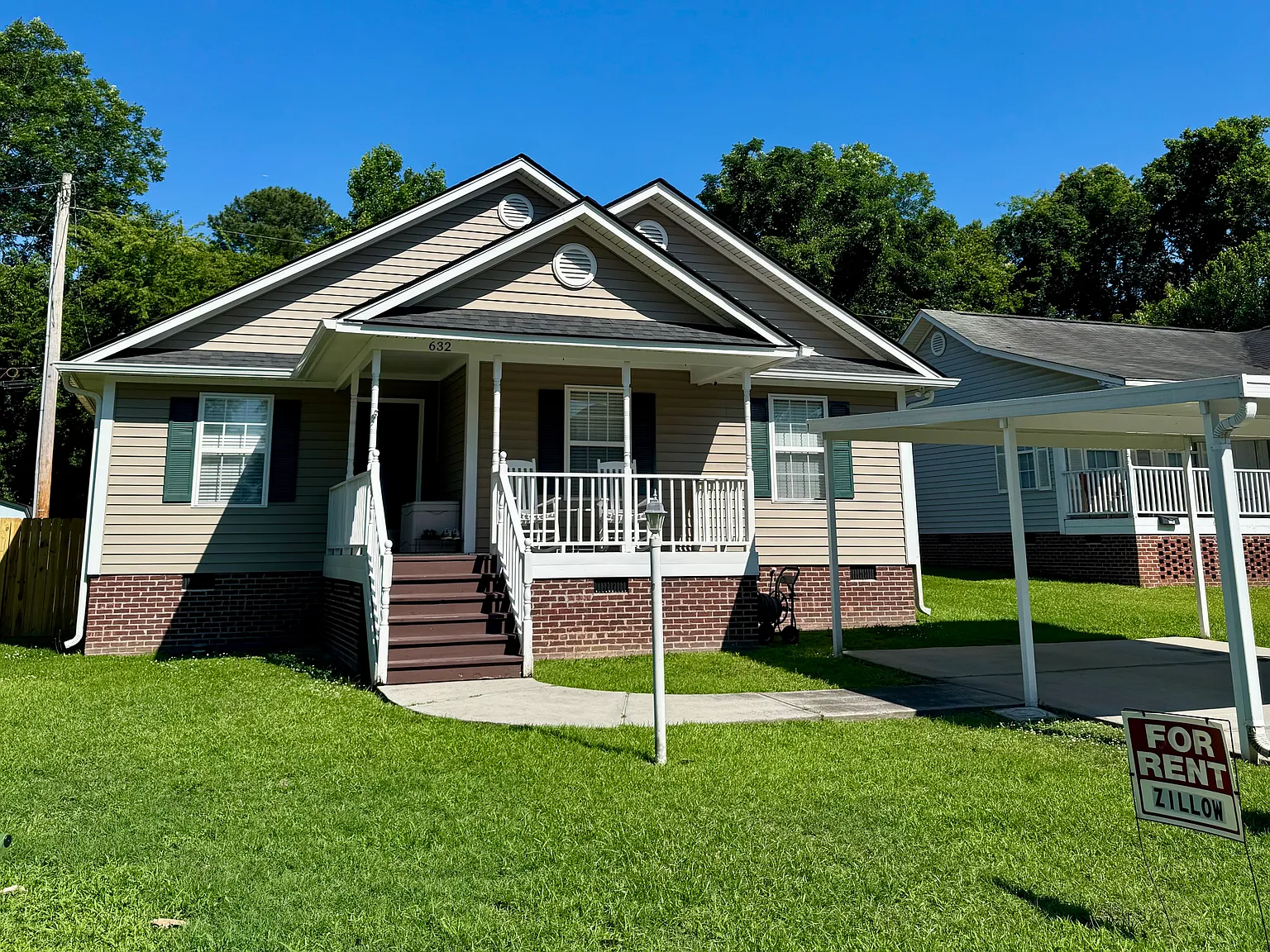 3 bed, 1360 sqft, $2,400 — Photo 1