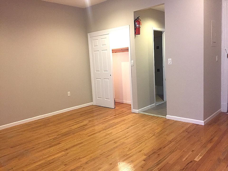 2nd image of 262 W 77th St APT 5