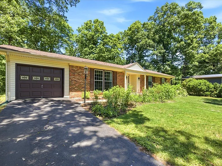 45320 Barefoot Dr — Photo 1
