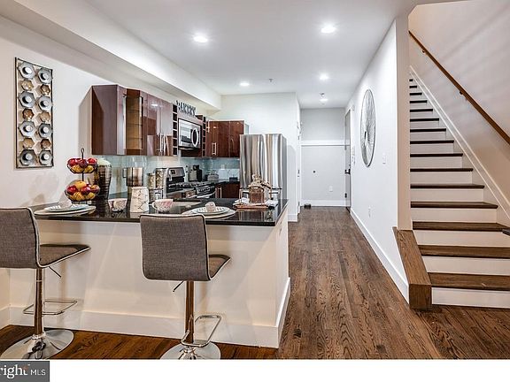 4th image of 842 N 15th St #B