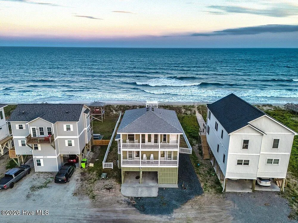 4 bed, 2.5 bath, 1942 sqft, $2,900 — Photo 1