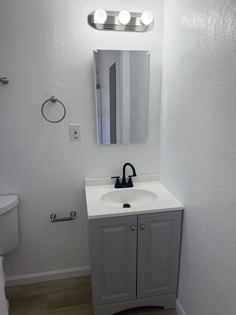 546-561 - 430 S Washington St — Photo 4