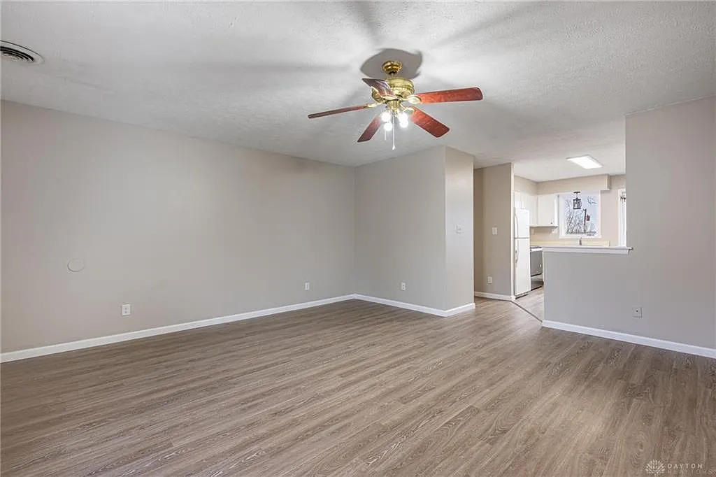 2 bed, 1.0 bath, 8632 sqft, $1,250 — Photo 3