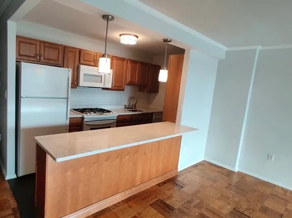 9 Hawthorne Pl APT 8P, Boston, MA 02114