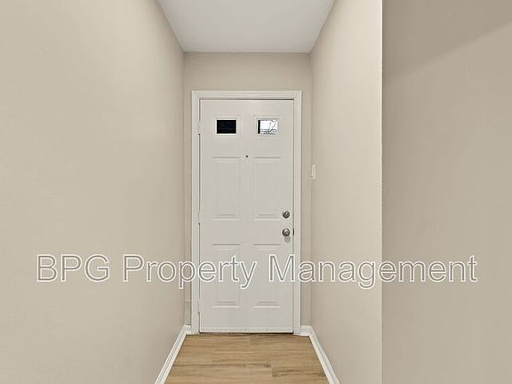 5th image of 1033 5th St NE #Basement