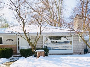 29905 Woodland Dr, Southfield, MI