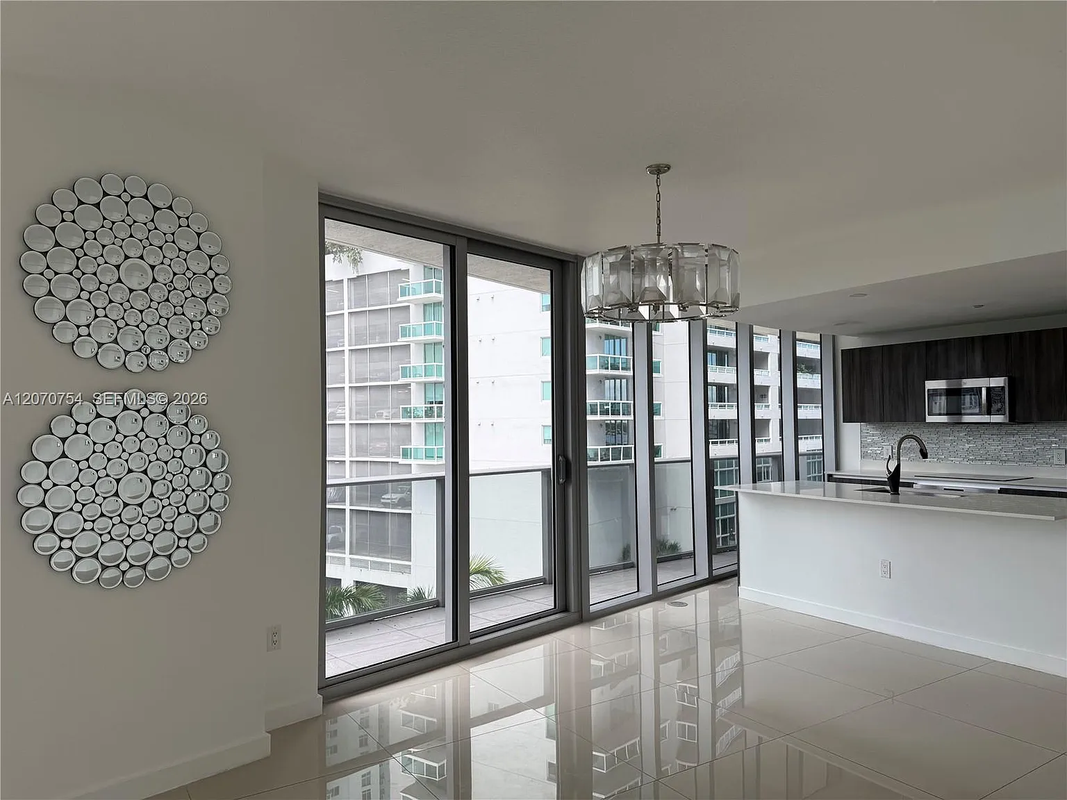 Aria On The Bay Condo — Photo 2