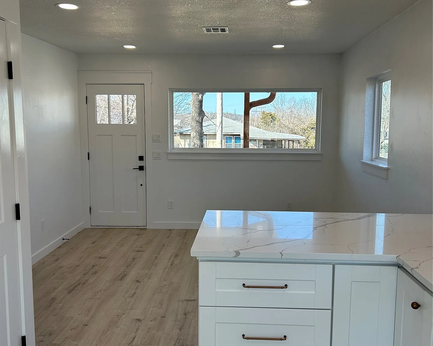 2 bed, 1.0 bath, 576 sqft, $1,300 — Photo 2