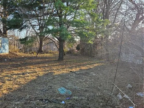 11105 E Us Highway 24, Independence, MO 64054